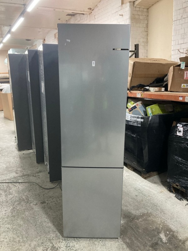 Lot 20  
            Nottingham SR4 - Delivery Or Collection 

                
BOSCH FREESTANDING FRIDGE FREEZER MODEL: KGN392LAGG