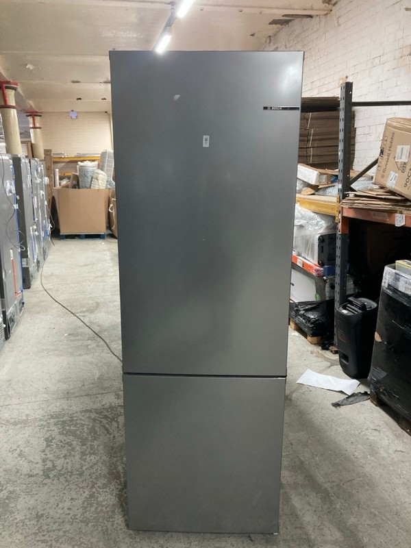 Lot 21  
            Nottingham SR4 - Delivery Or Collection 

                
BOSCH FREESTANDING FRIDGE FREEZER MODEL: KGN492LDFG