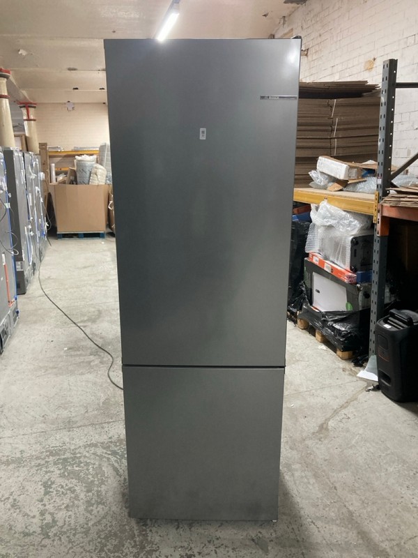 Lot 22  
            Nottingham SR4 - Delivery Or Collection 

                
BOSCH FREESTANDING FRIDGE FREEZER MODEL: KGN492LDFG
