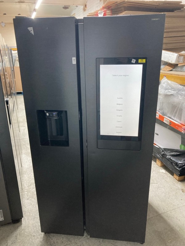 Lot 25  
            Nottingham SR4 - Delivery Or Collection 

                
SAMSUNG AMERICAN STYLE FRIDGE FREEZER MODEL: RS90F66BEF