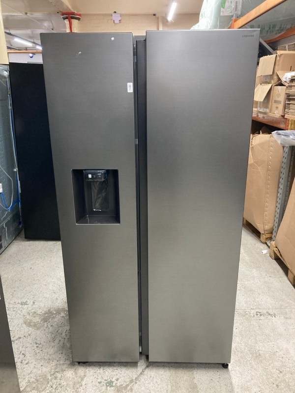 Lot 30  
            Nottingham SR4 - Delivery Or Collection 

                
SAMSUNG AMERICAN STYLE FRIDGE FREEZER MODEL: RS70F65KET