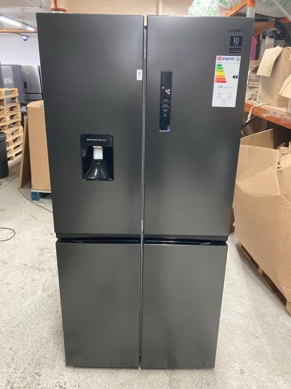 Lot 31  
            Nottingham SR4 - Delivery Or Collection 

                
SAMSUNG AMERICAN STYLE FRIDGE FREEZER MODEL: RF48A401EB4