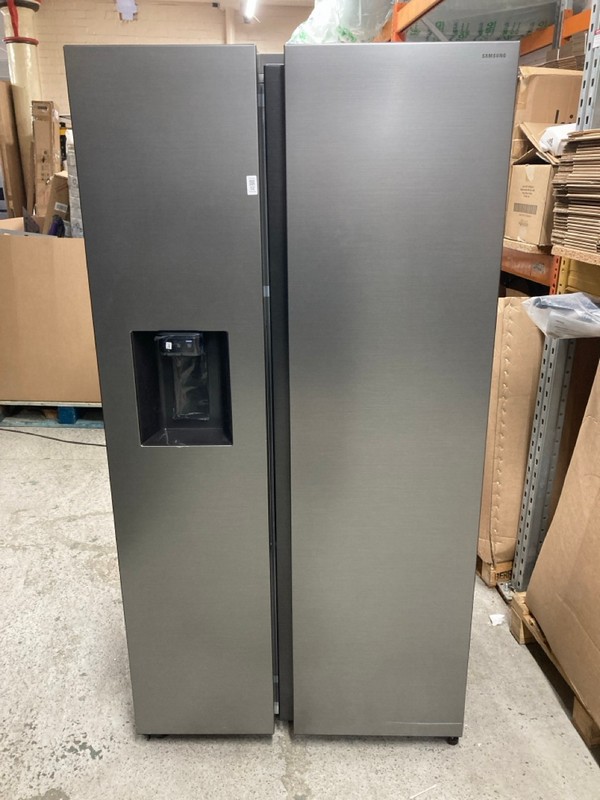 Lot 32  
            Nottingham SR4 - Delivery Or Collection 

                
SAMSUNG AMERICAN STYLE FRIDGE FREEZER MODEL: RS70F65KET
