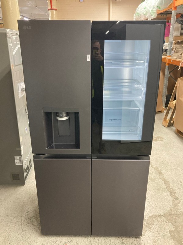 Lot 4  
            Nottingham SR4 - Delivery Or Collection 

                
LG AMERICAN STYLE FRIDGE FREEZER MODEL: GMG96CRAFT