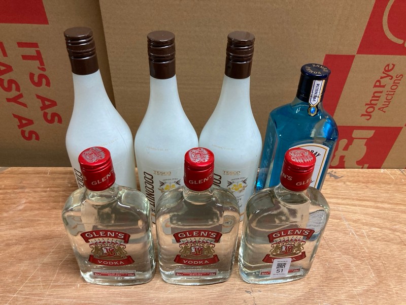 Lot 51  
            Nottingham SR4 - Collection Only 

                
7 X BOTTLES OF ALCOHOLIC DRINKS TO INC GLENS EXTRA SMOOTH VODKA (C64) (18+ I.D MA...