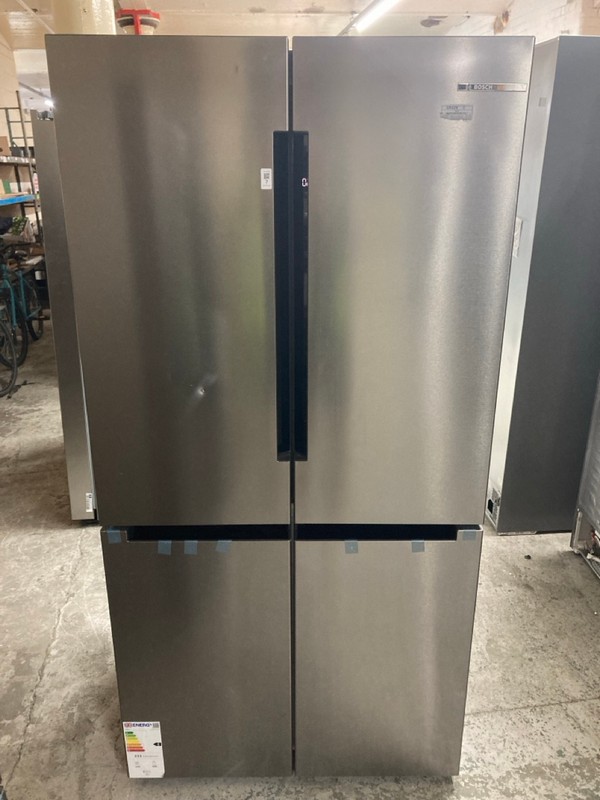 Lot 7  
            Nottingham SR4 - Delivery Or Collection 

                
BOSCH AMERICAN STYLE FRIDGE FREEZER MODEL: KFN96VPEAG