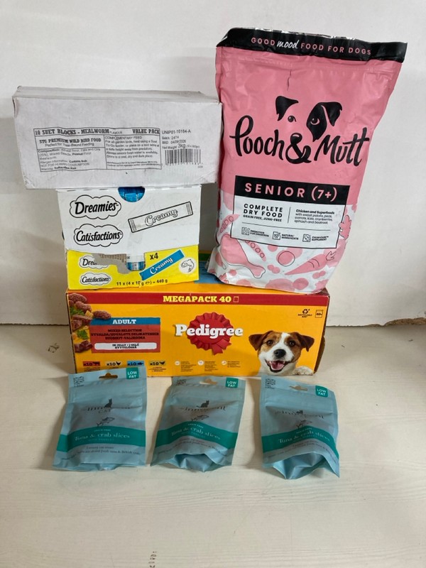 Lot 141  
            Nottingham SR5 - Delivery Only 

                
BOX OF PET FOOD ITEMS TO INC PEDIGREE