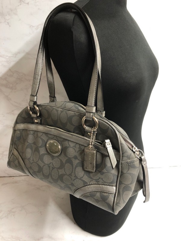 Lot 14  
            Nottingham SR5 - Delivery Only 

                
COACH GREY SIGNATURE CANVAS SATCHEL