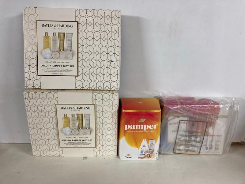 Lot 220  
            Nottingham SR5 - Delivery Only 

                
4 X GIFT SETS TO INC DOVE PAMPER