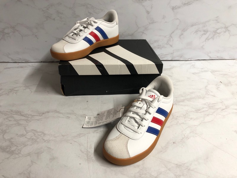 Lot 22  
            Nottingham SR5 - Delivery Only 

                
ADIDAS VL COURT 3.0K TRAINERS SIZE:UK4