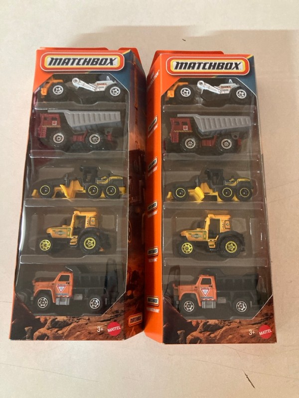 Lot 242  
            Nottingham SR5 - Delivery Only 

                
2 X MATCHBOX TOY CARS