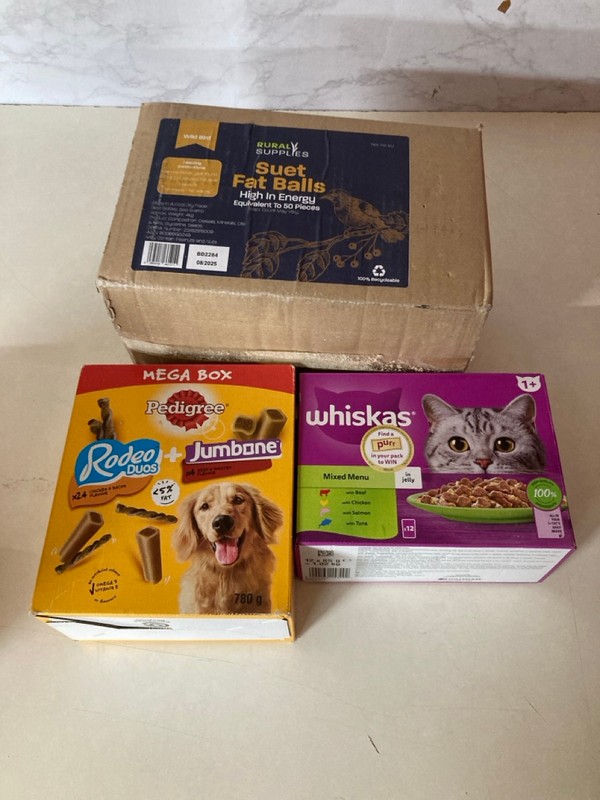Lot 296  
            Nottingham SR5 - Delivery Only 

                
BOX OF PET FOOD ITEMS TO INC PEDIGREE