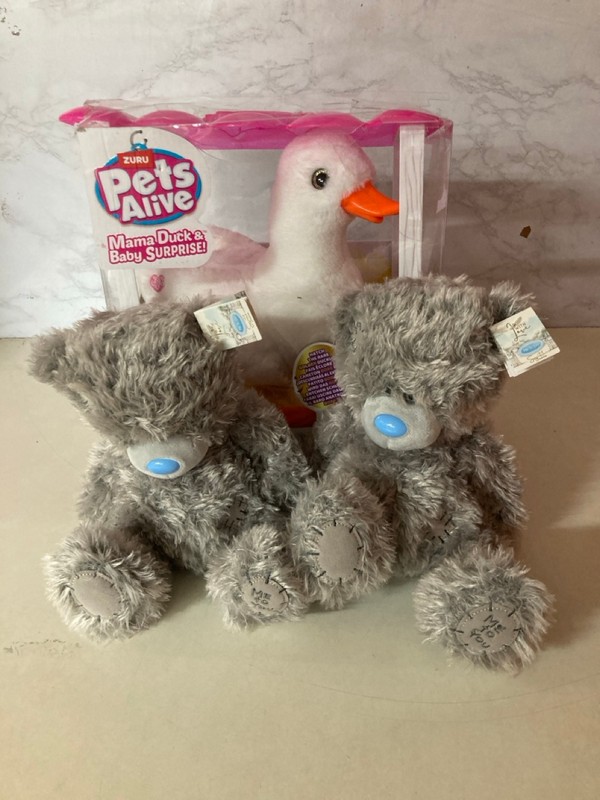 Lot 344  
            Nottingham SR5 - Delivery Only 

                
3 X CHILDREN'S ITEMS TO INC ME TO YOU IN LOVE TEDDY BEARS