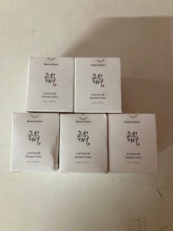 Lot 364  
            Nottingham SR5 - Delivery Only 

                
5 X BEAUTY OF JOSEON DYNASTY CREAMS (SEALED)