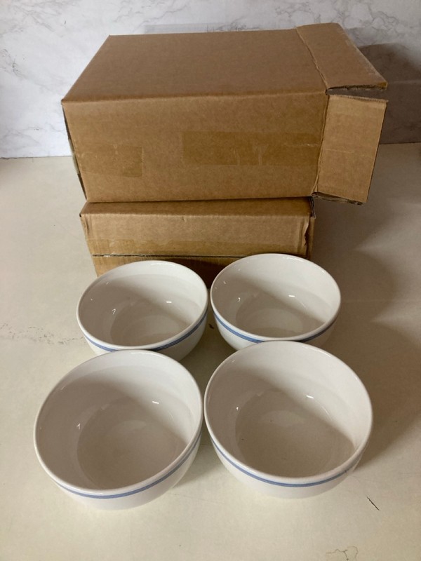 Lot 447  
            Nottingham SR5 - Delivery Only 

                
BOX OF 4 WHITE/BLUE CERAMIC BOWLS (SEALED)