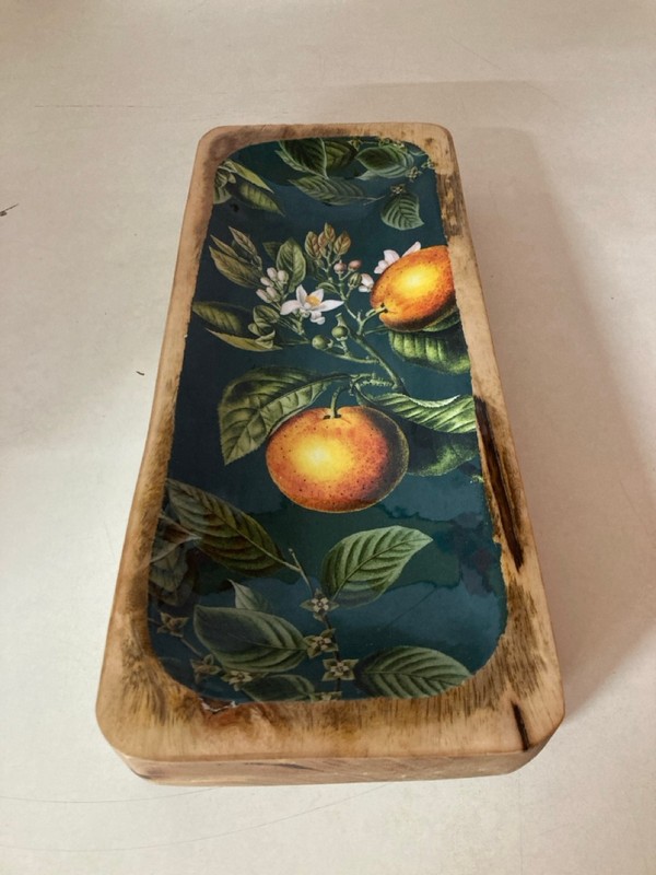 Lot 452  
            Nottingham SR5 - Delivery Only 

                
4 X RECTANGULAR MANGO WOOD/ENAMEL -ORANGE BLOSSOM GREEN DISH