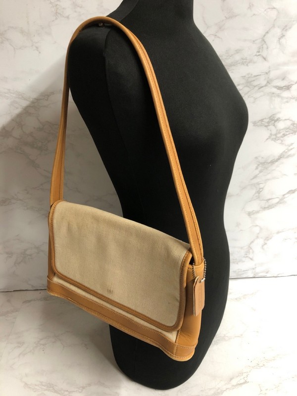 Lot 50  
            Nottingham SR5 - Delivery Only 

                
COACH BLEEKER BAG