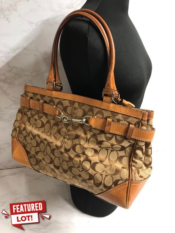 Lot 5  
            Nottingham SR5 - Delivery Only 

                
COACH SIGNATURE CANVAS AND TAN LEATHER HAMPTON SHOLDER BAG