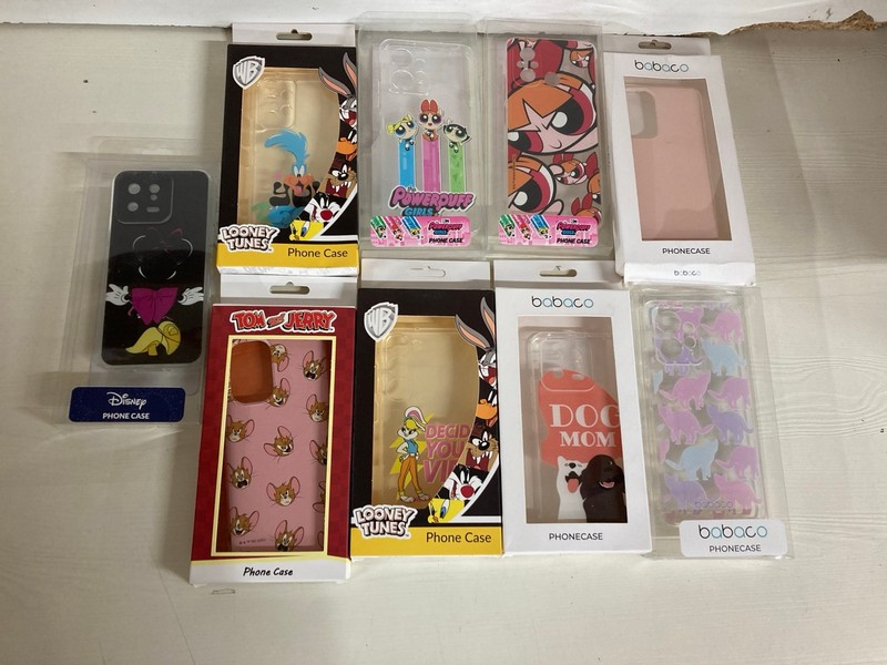 Lot 64  
            Nottingham SR5 - Delivery Only 

                
BOX OF VARIOUS PHONE CASES TO INC DISNEY LADY AND THE TRAMP