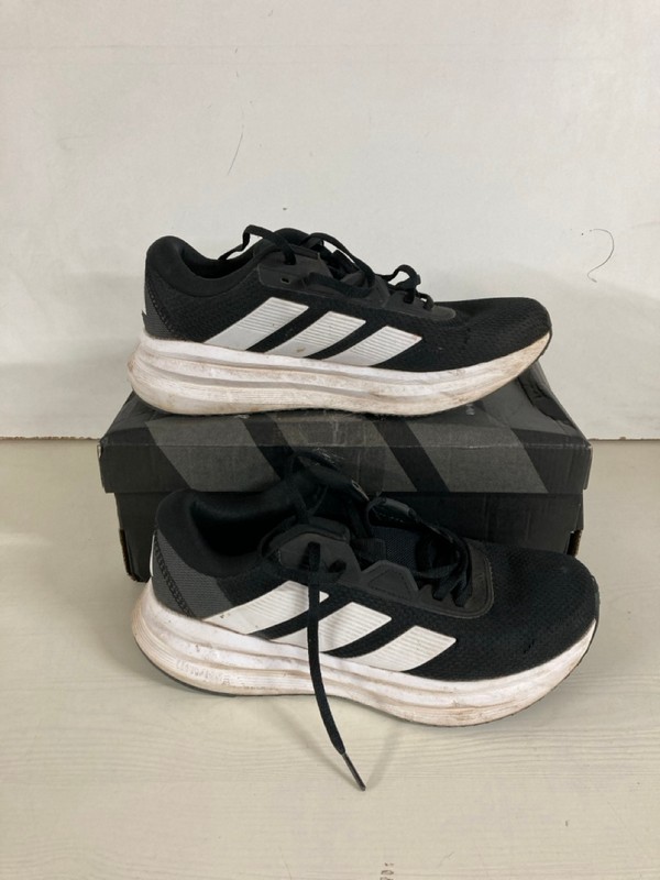 Lot 69  
            Nottingham SR5 - Delivery Only 

                
ADIDAS GALAXY 7 WOMEN'S TRAINERS SIZE:UK6 1/2