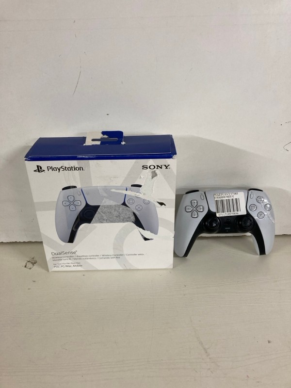 Lot 90  
            Nottingham SR5 - Delivery Only 

                
2 X SONY PLAYSTATION 5 DUAL SENSE CONTROLLERS