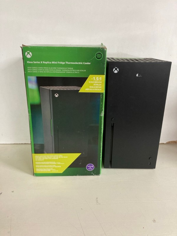 Lot 92  
            Nottingham SR5 - Delivery Only 

                
2 X XBOX FRIDGES