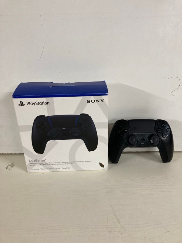 Lot 95  
            Nottingham SR5 - Delivery Only 

                
2 X SONY PLAYSTATION 5 DUAL SENSE CONTROLLERS