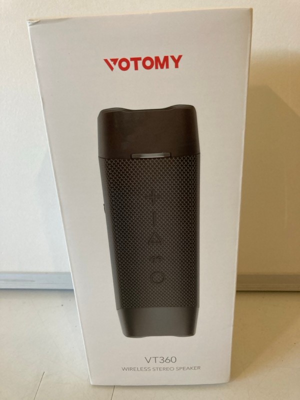 Lot 121  
            Nottingham SR6 - Delivery Only 

                
VOTOMY VT360 WIRELESS STEREO SPEAKER
