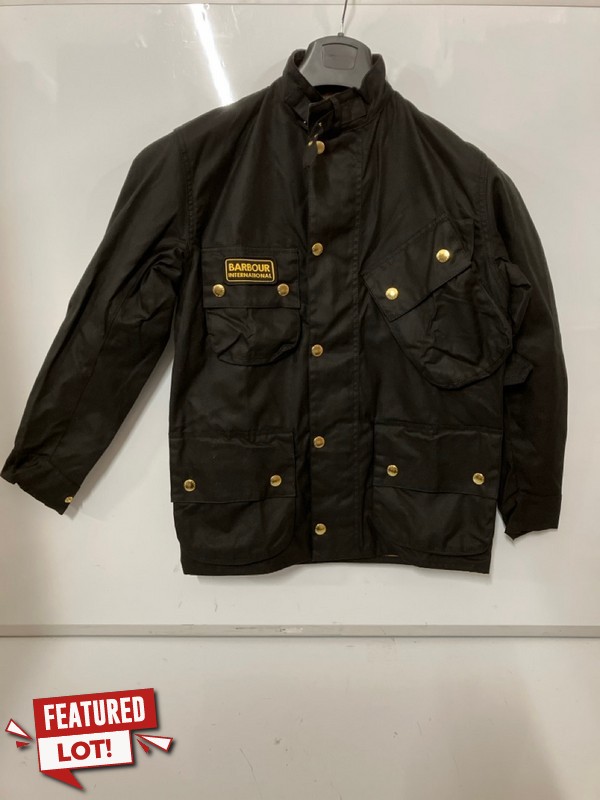 Lot 13  
            Nottingham SR6 - Delivery Only 

                
BARBOUR INTERNATIONAL ORIGINAL WAXED COTTON JACKET IN BLACK SIZE: 34 ORIGINAL RRP...