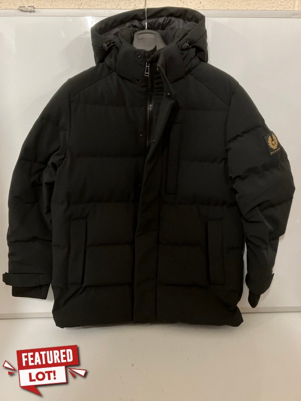 Lot 16  
            Nottingham SR6 - Delivery Only 

                
BELSTAFF PENDULUM SOFTSHELL JACKET SIZE: UK 40 ORIGINAL RRP: £894.99
