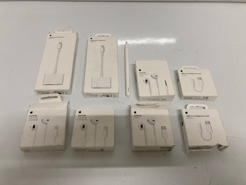Lot 521  
            Nottingham SR6 - Delivery Only 

                
APPLE ITEMS TO INC EARPODS AND PENCIL