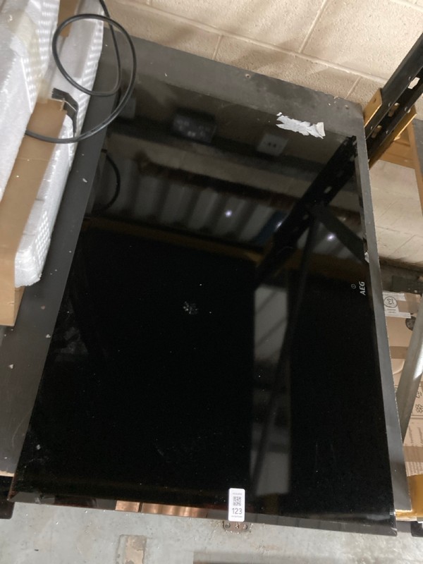 Lot 123  
            Nottingham SR2 - Delivery or Collection 

                
AEG CERAMIC HOB MODEL NO: IPE84531FB