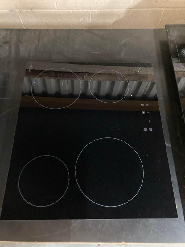 Lot 127  
            Nottingham SR2 - Delivery or Collection 

                
CDA BUILT IN CERAMIC HOB MODEL NO: HC6621FR