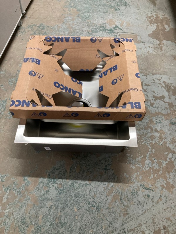 Lot 162  
            Nottingham SR2 - Collection Only 

                
2 X BLANCO SINKS  (COLLECTION ONLY)