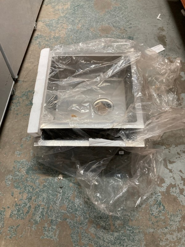 Lot 163  
            Nottingham SR2 - Collection Only 

                
2 X STAINLESS STEEL SINKS  (COLLECTION ONLY)