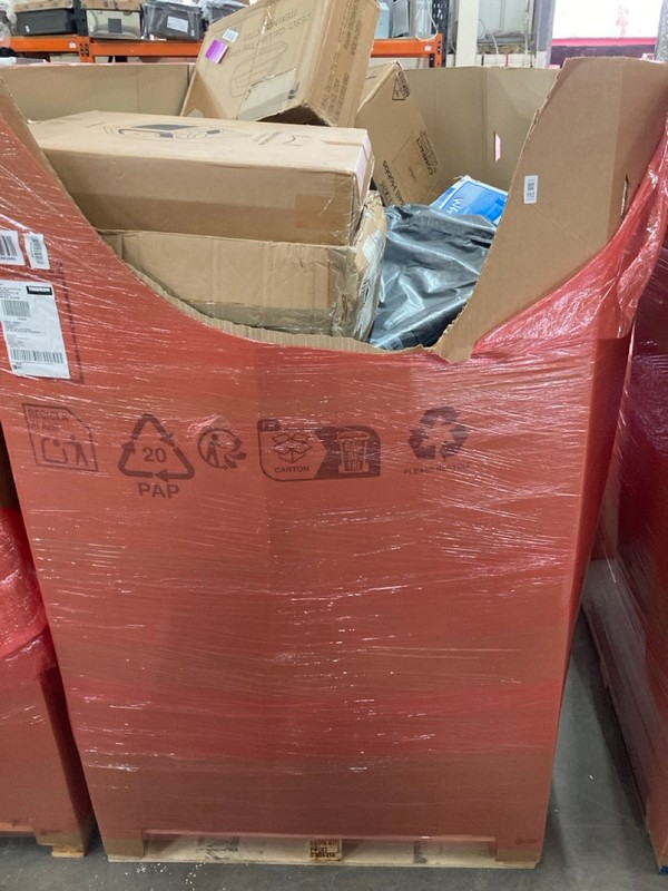 Lot 192  
            Nottingham SR2 - Collection Only 

                
PALLET OF ITEMS INC FEATHERSTONE SUITCASE (COLLECTION ONLY)