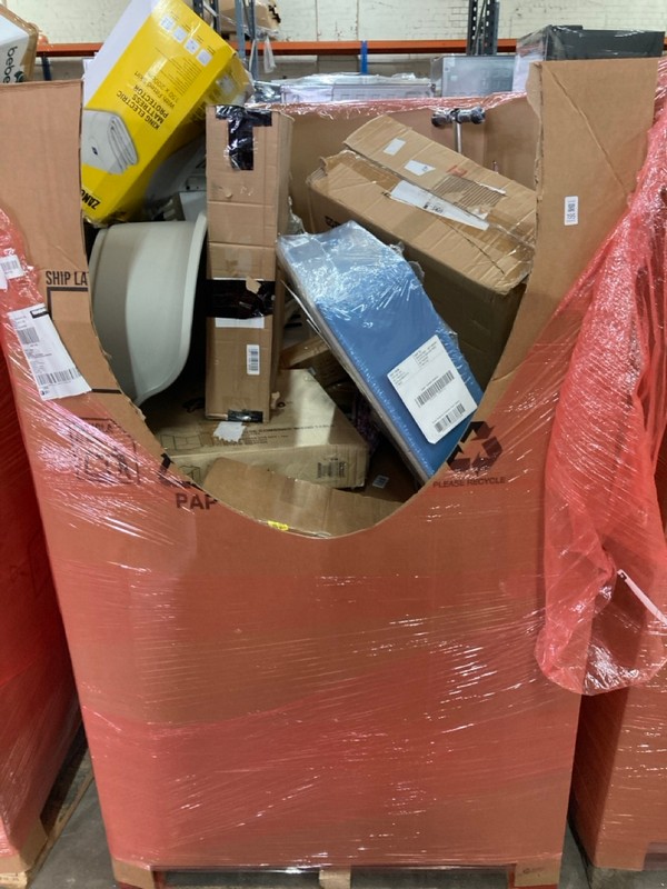 Lot 195  
            Nottingham SR2 - Collection Only 

                
PALLET OF ITEMS INC PET BED (COLLECTION ONLY)