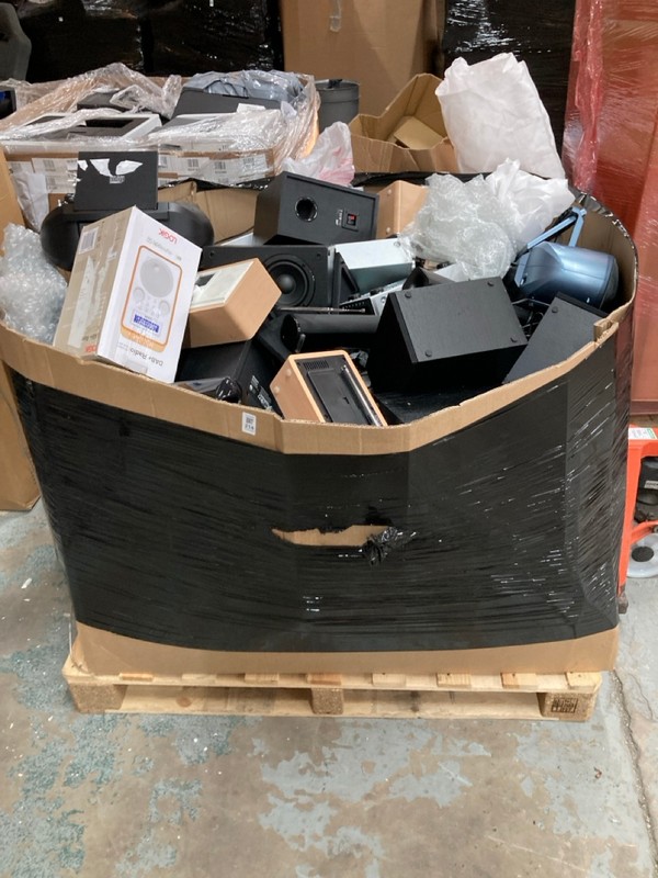 Lot 214  
            Nottingham SR2 - Collection Only 

                
PALLET OF AUDIO ITEMS INC JVC SUBWOOFER & LOGIK DAB+RADIO (COLLECTION ONLY)