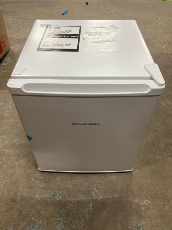 Lot 231  
            Nottingham SR2 - Collection Only 

                
RUSSELL HOBBS WHITE TABLE TOP LARDER FRIDGE MODEL NO: RHTTLF2E1W (COLLECTION ONLY)