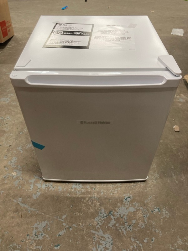 Lot 232  
            Nottingham SR2 - Collection Only 

                
RUSSELL HOBBS WHITE TABLE TOP LARDER FRIDGE MODEL NO: RHTTLF2E1W (COLLECTION ONLY)