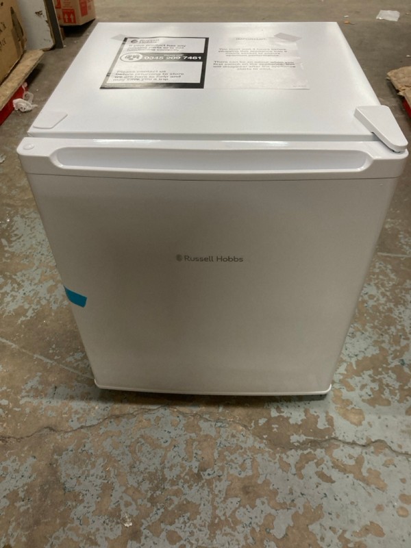 Lot 233  
            Nottingham SR2 - Collection Only 

                
RUSSELL HOBBS WHITE TABLE TOP LARDER FRIDGE MODEL NO: RHTTLF2E1W (COLLECTION ONLY)