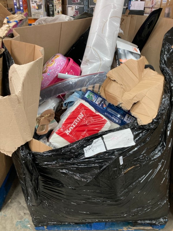 Lot 251  
            Nottingham SR2 - Collection Only 

                
PALLET OF ITEMS INC DISNEY PRINCESS BAG & AIR FILTER  (COLLECTION ONLY)