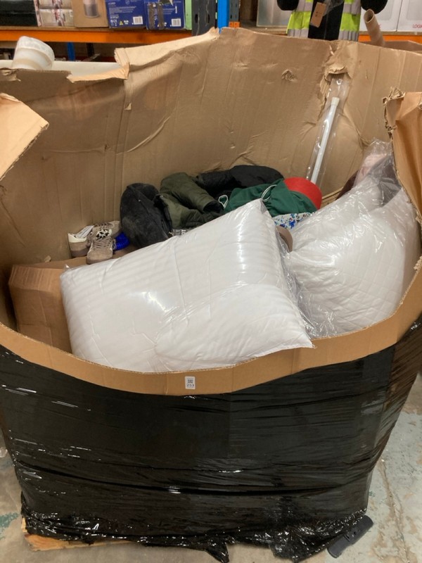 Lot 253  
            Nottingham SR2 - Collection Only 

                
PALLET OF ITEMS INC READING BOOKS & WHITE PILLOWS  (COLLECTION ONLY)