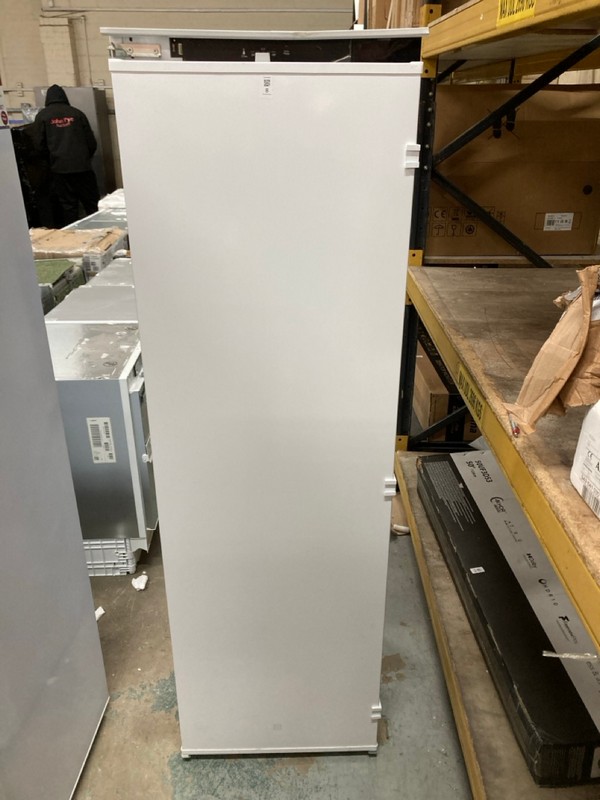 Lot 8  
            Nottingham SR2 - Delivery or Collection 

                
AEG 7000 SERIES INTEGRATED UPRIGHT FREEZER MODEL NO: TB7NA181ES