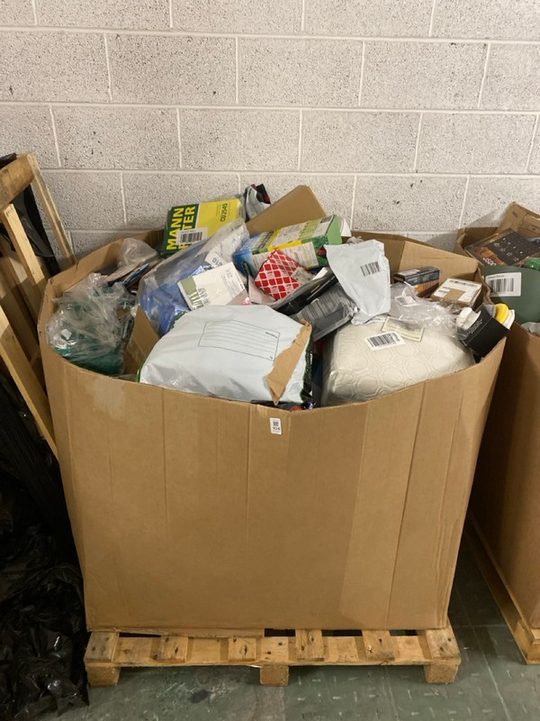 Lot 104  
            Nottingham SR3 - Delivery or Collection 

                
PALLET OF ITEMS TO INCLUDE WESTLAND LAWEN FEED