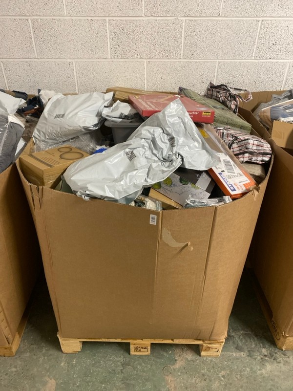 Lot 106  
            Nottingham SR3 - Delivery or Collection 

                
PALLET OF ITEMS TO INCLUDE HEATER COVER