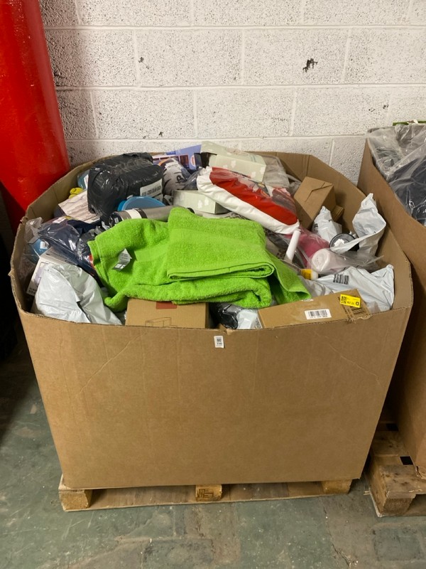 Lot 116  
            Nottingham SR3 - Delivery or Collection 

                
PALLET OF ITEMS TO INCLUDE PREMIUM MEMORY FOAM NECK PILLOW SET