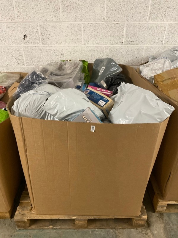 Lot 117  
            Nottingham SR3 - Delivery or Collection 

                
PALLET OF ITEMS TO INCLUDE CAT RADIATOR BED