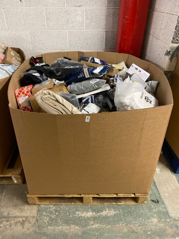 Lot 119  
            Nottingham SR3 - Delivery or Collection 

                
PALLET OF ITEMS TO INCLUDE BOSCH AIR FILTER