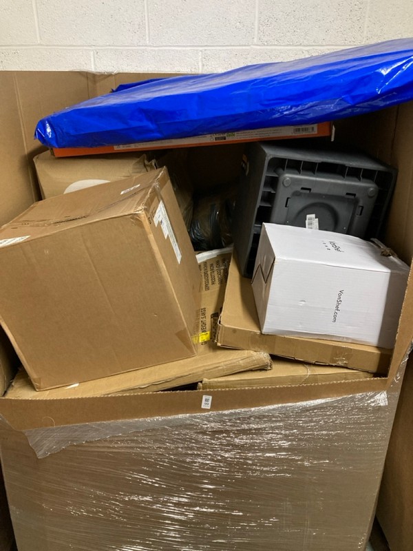 Lot 99  
            Nottingham SR3 - Delivery or Collection 

                
PALLET OF ITEMS TO INCLUDE HEATED TOWEL RAIL